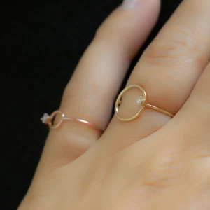 Anello Filodamore Cerchio grande in Oro Giallo 9kt e Diamante bianco | Rubinia Gioielli Sale