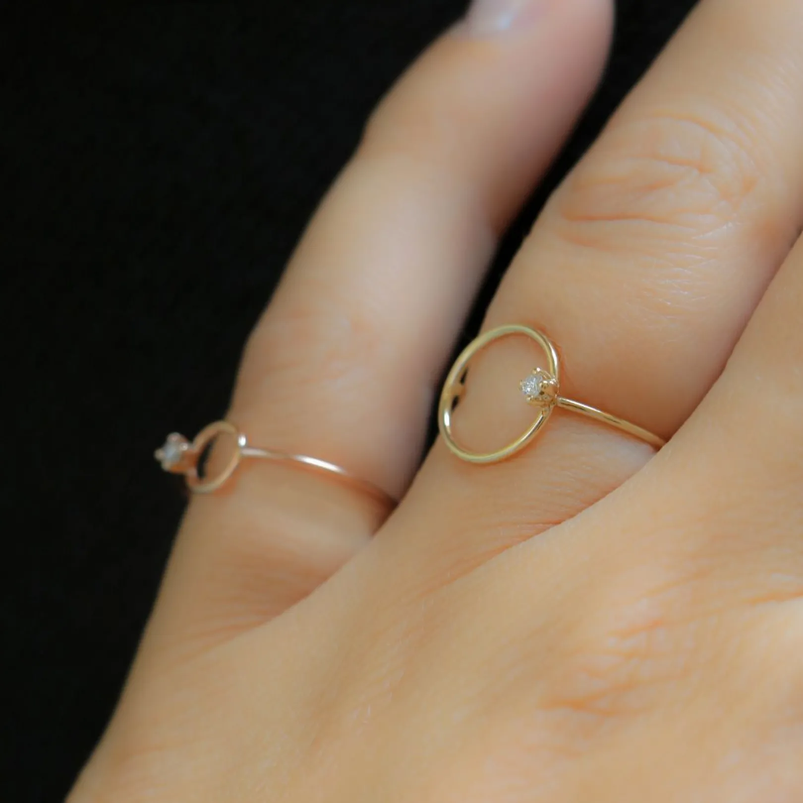 anello_filodamore_cerchio_1-1.webp Anello Filodamore Cerchio grande in Oro Giallo 9kt e Diamante bianco | Rubinia Gioielli Sale