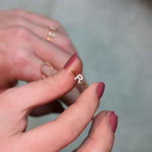 Anello Filodamore con iniziale in Oro Giallo 9kt e Diamanti | Rubinia Gioielli New