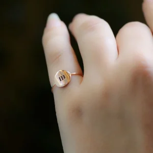 Anello Filodamore in Oro /Giallo 9kt con sigillo tondo personalizzato | Rubinia Gioielli Clearance