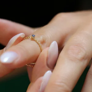 Anello Filodamore prezioso intrecciato in Oro Giallo 9kt sottile | Rubinia Gioielli Fashion