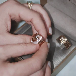 Filodellavita 13 fili in Oro Rosa 9kt e iniziale con Diamanti | Rubinia Gioielli Best